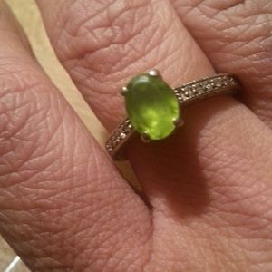 10k white gold ring with green stone